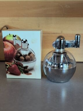 Olde Thompson Nutmeg Mill  Grinder with Original Box. 🌟🌟🌟
